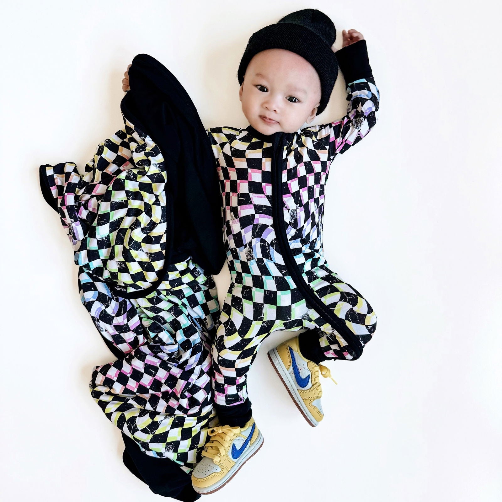 3-Layer Oversized Cozy Blanket - Neon Dizzy Check - Natural CuteNest