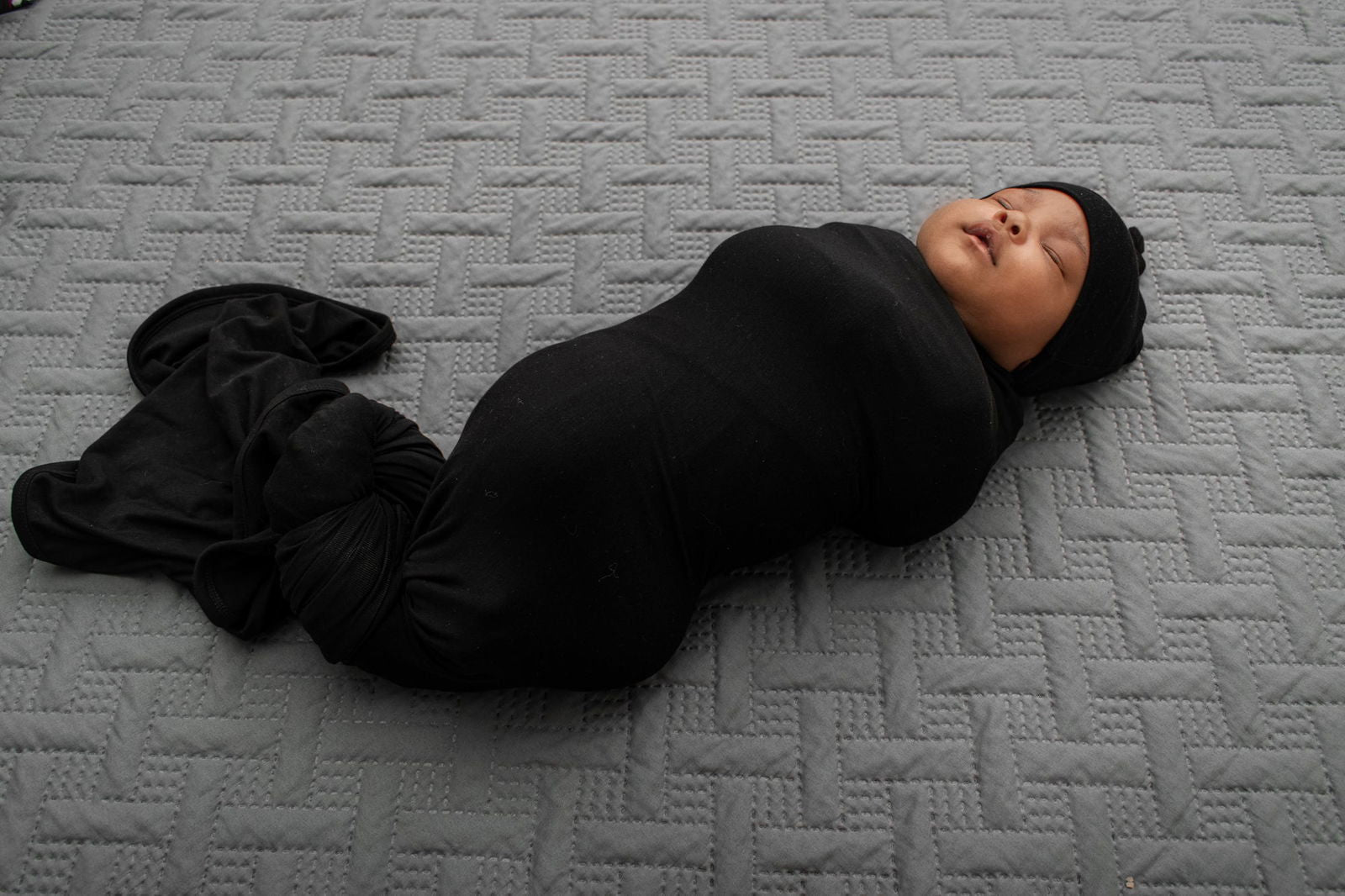 Bamboo Blanket in Midnight - Natural CuteNest