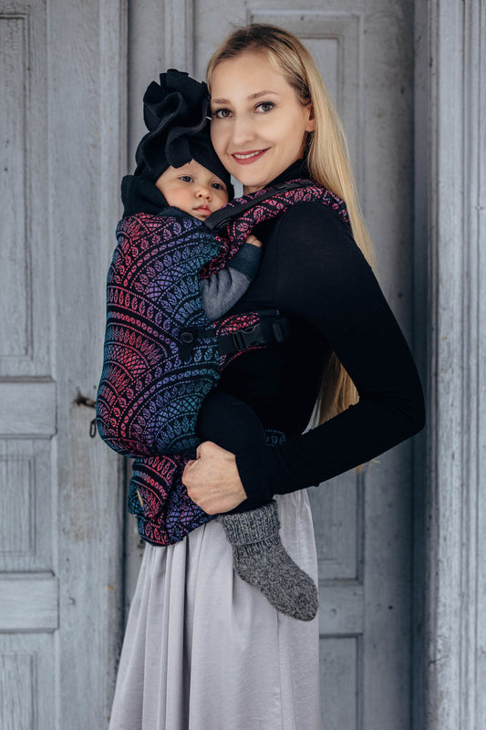 LennyUpGrade Carrier, Standard Size, jacquard weave (60% cotton, 28% merino wool, 8% silk, 4% cashmere) - PEACOCK'S TAIL - BLACK OPAL - Natural CuteNest