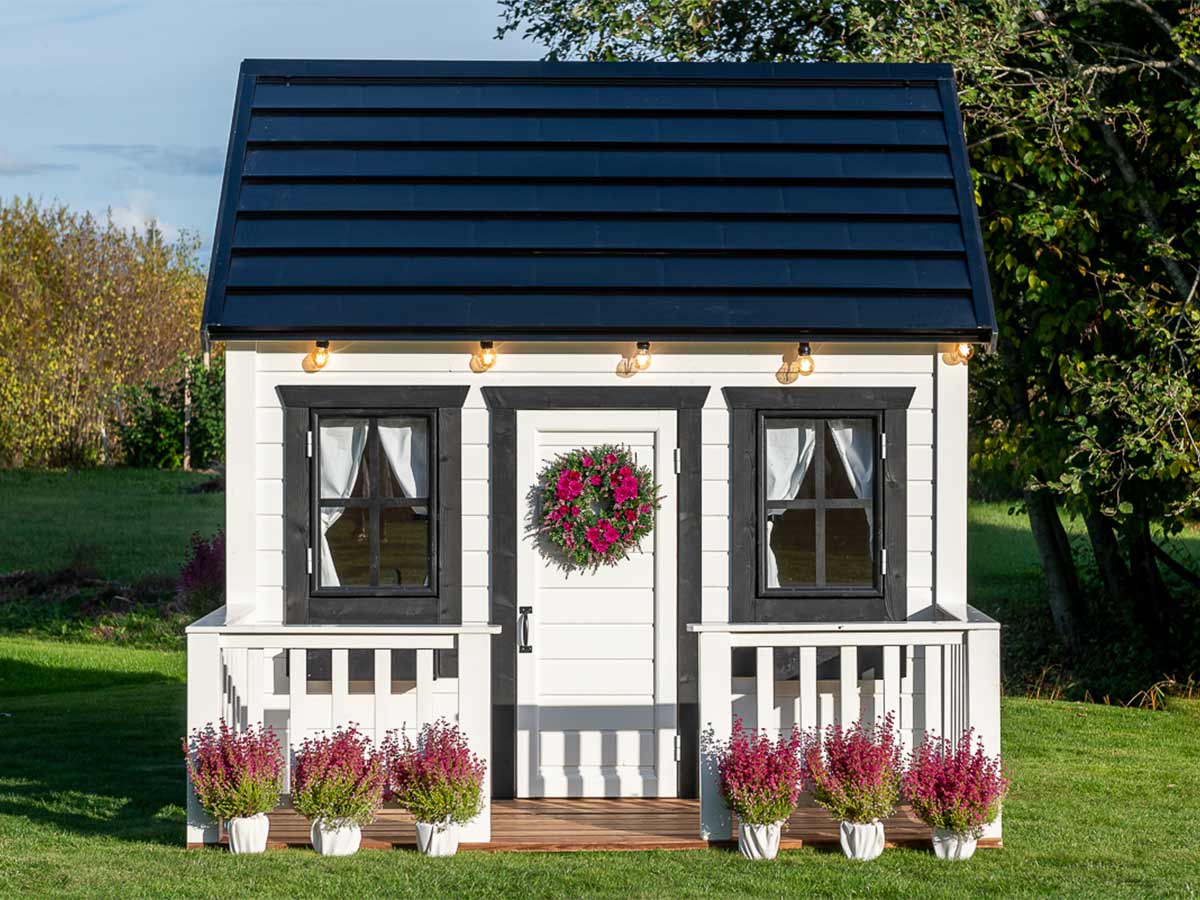Wooden Playhouse Blackbird 8x8
